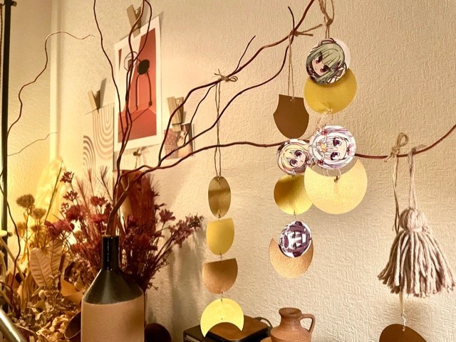 100均で簡単DIY】：メタルハンギングデコ（？）を作ろう｜缶バッジ 
